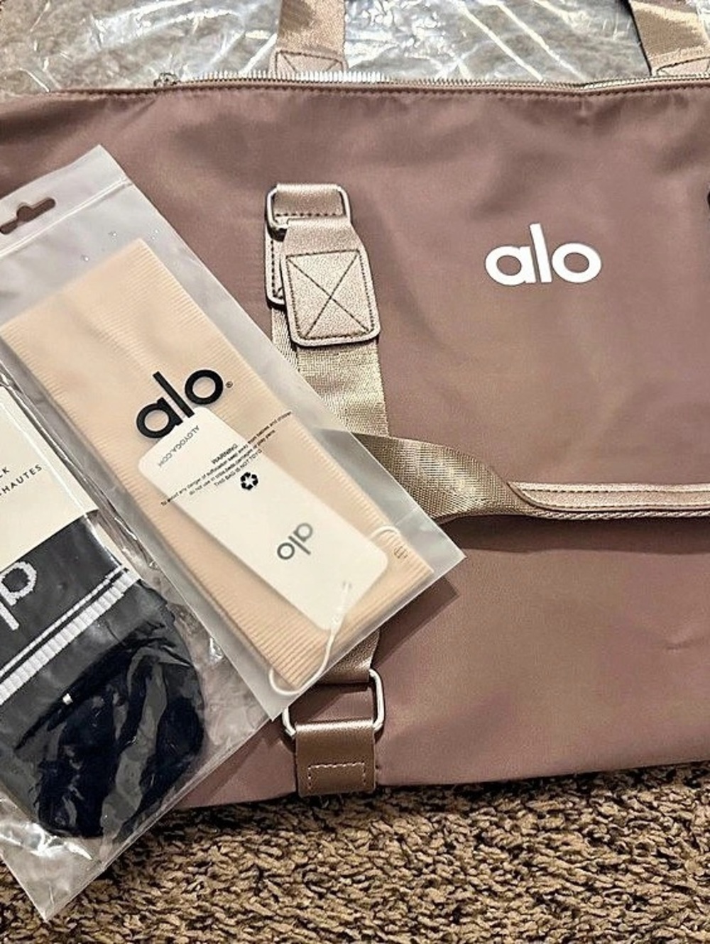 alo Travel Bag in Brown NWT - Picture 2 of 3